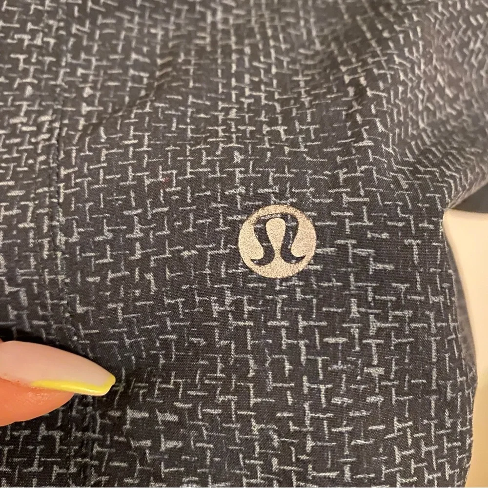Mens Lululemon Shorts Size S - Picture 4 of 4